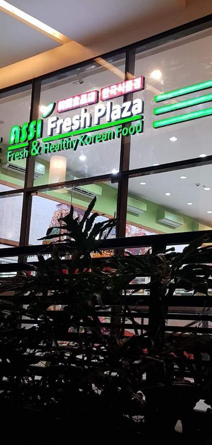 Cozyvilla At 81 Newport Blvd Walk To Naia T3 Marriott & Resorts World Casino & Newport Mall For 5 Pax Free Parking!!!! Pasay Eksteriør billede